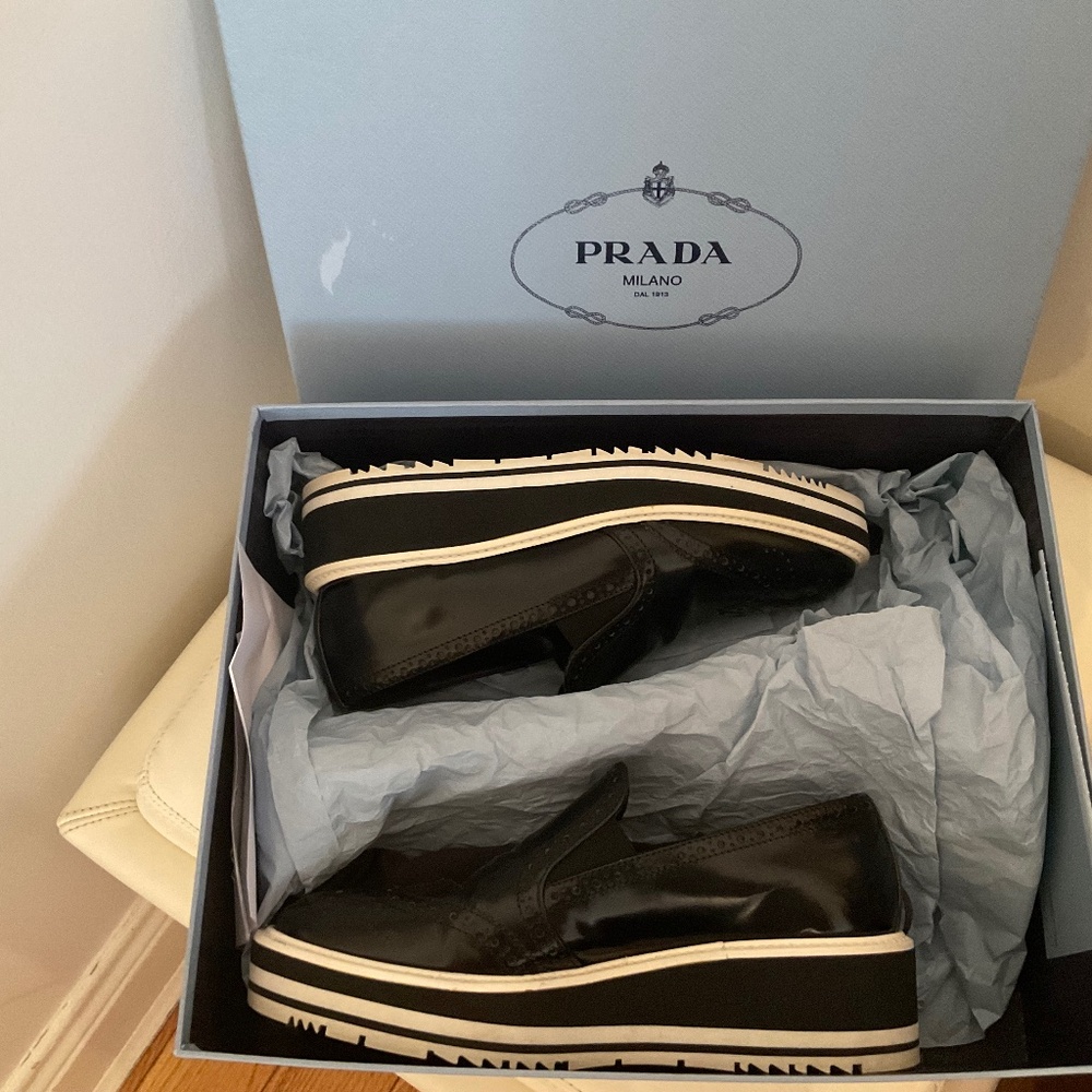 Prada leather loafers, black size 35